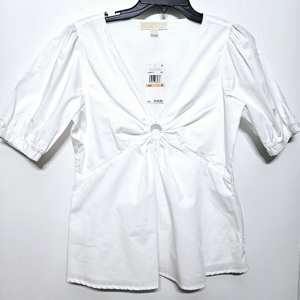 I am selling a beautiful Michael Kors blouse